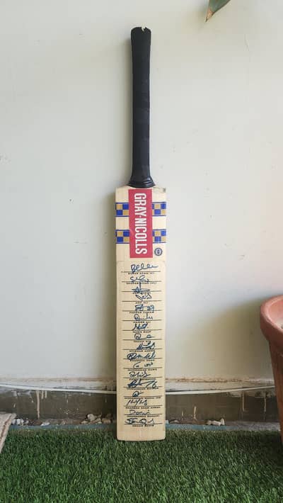 *SIGNED*Gray-Nicolls Bat | Signed by National Cricket Team | Authentic
