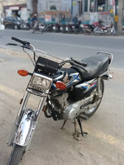 Urgent Honda CG 125 2025 Punjab Registered  10/10 Condition Sialkot