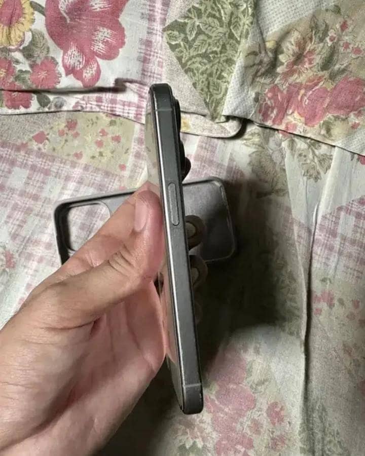 Apple iPhone 15 Pro 2