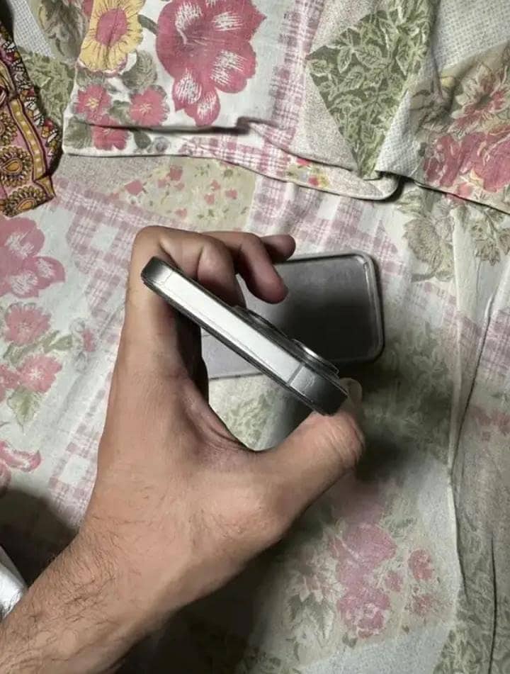 Apple iPhone 15 Pro 3