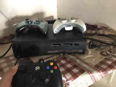 Xbox 360 with 4 Controllers and Unlimited Games