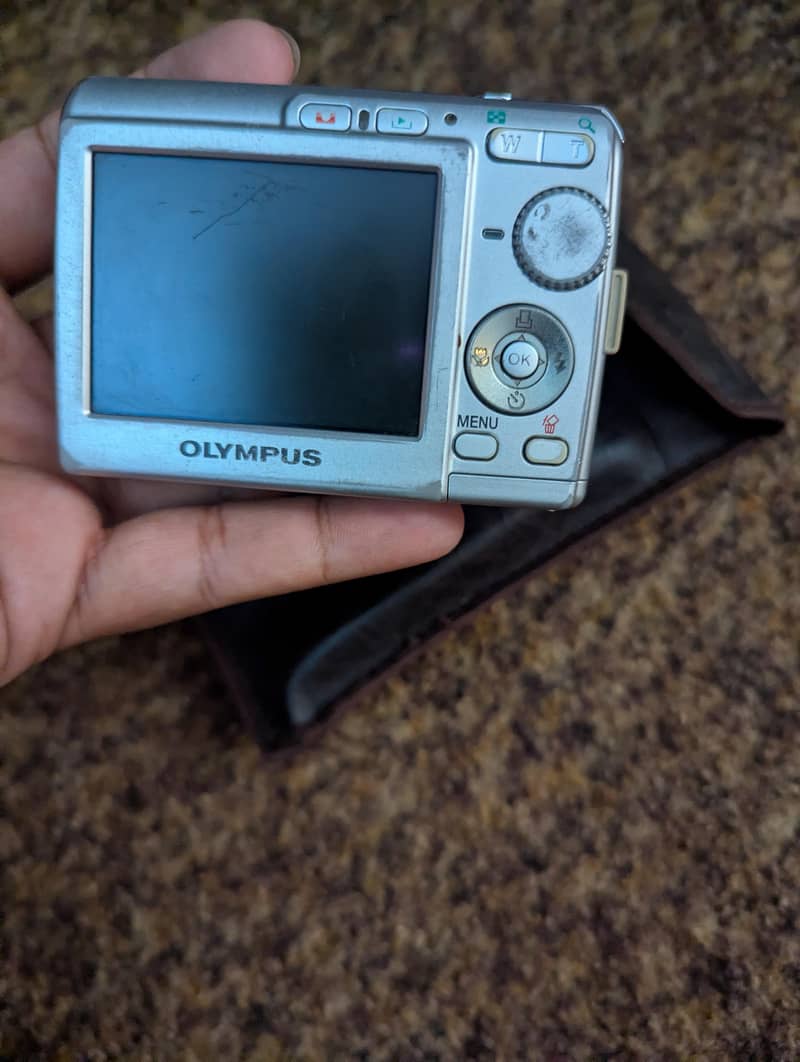Olympus FE-180 1