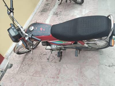 Honda CD 70 red color