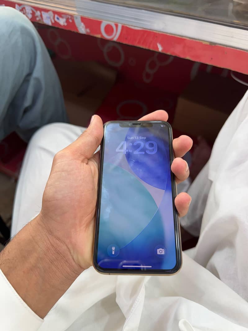 Apple iPhone 11 Pro 4