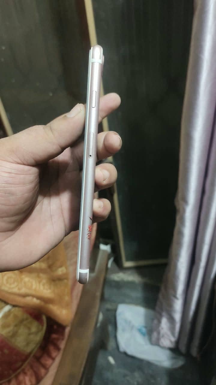 Apple iPhone 7 Plus 0