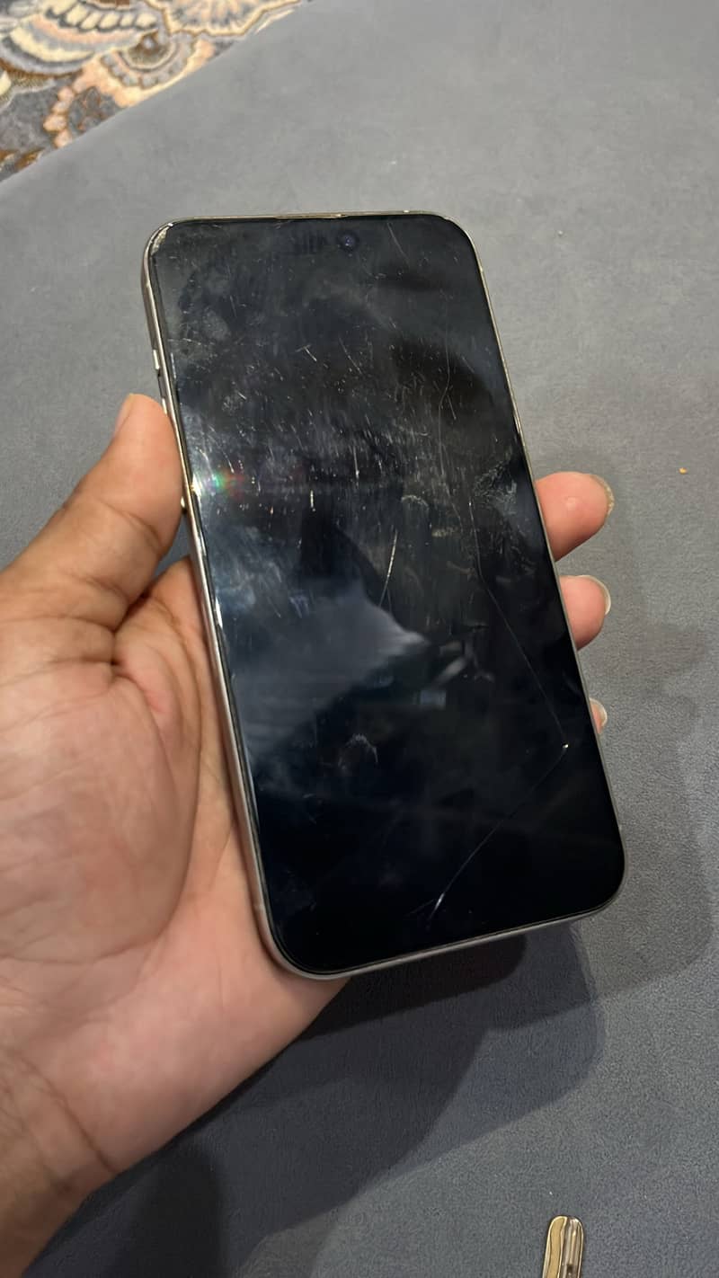 Apple iPhone 15 Pro Max 3