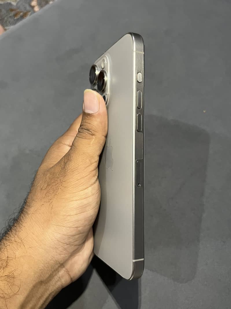 Apple iPhone 15 Pro Max 5