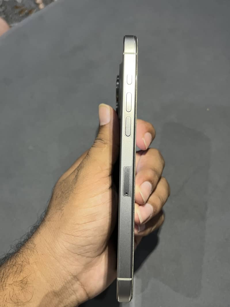 Apple iPhone 15 Pro Max 6