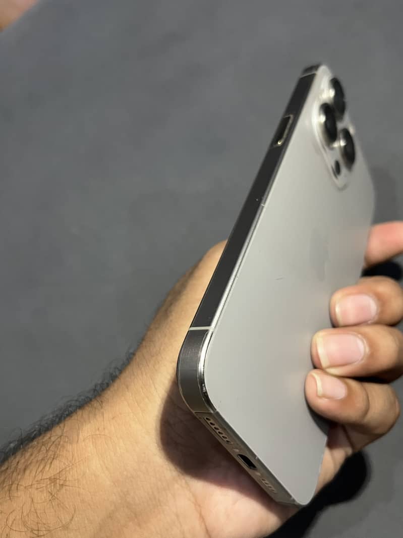 Apple iPhone 15 Pro Max 7