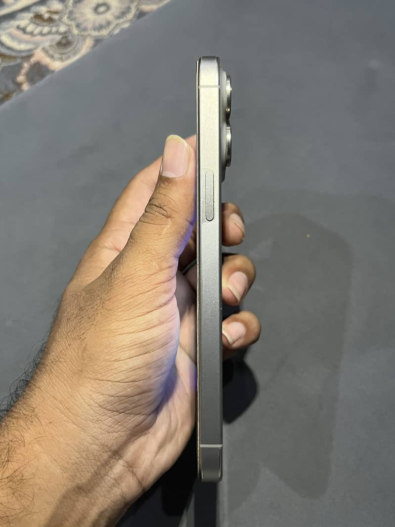 Apple iPhone 15 Pro Max 8