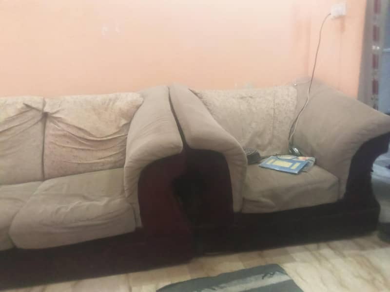 4 seater sofa 0