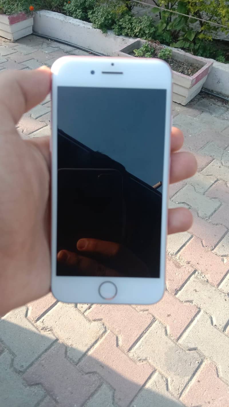 Apple iPhone 7 0