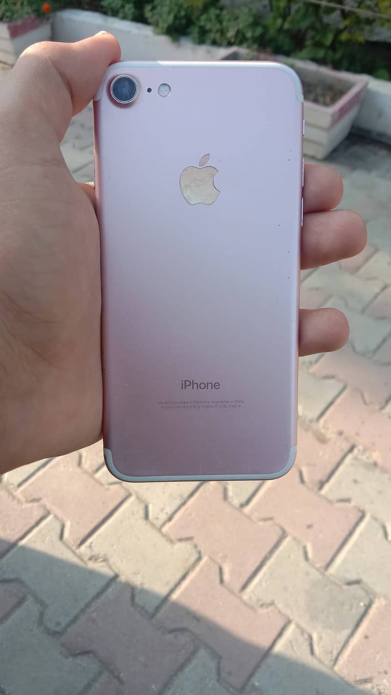 Apple iPhone 7 1