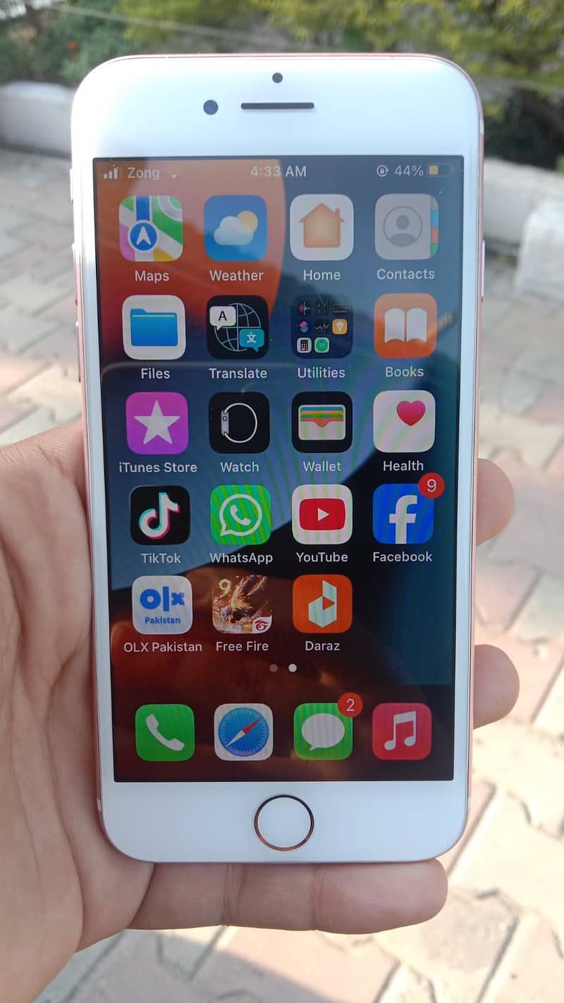 Apple iPhone 7 2