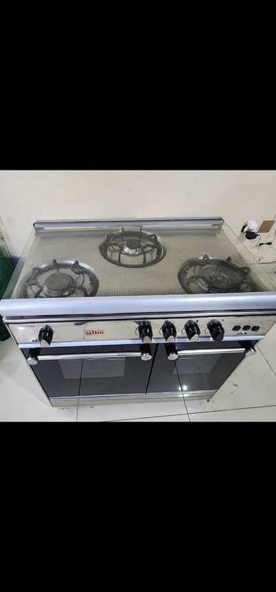 Stove with 3 Burner in Excellent Condition , Just 4 months used
