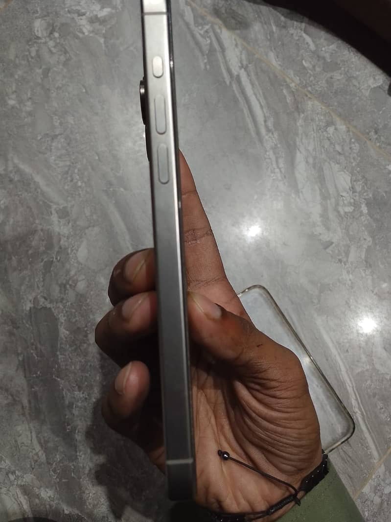 Apple iPhone 15 Pro Max 2