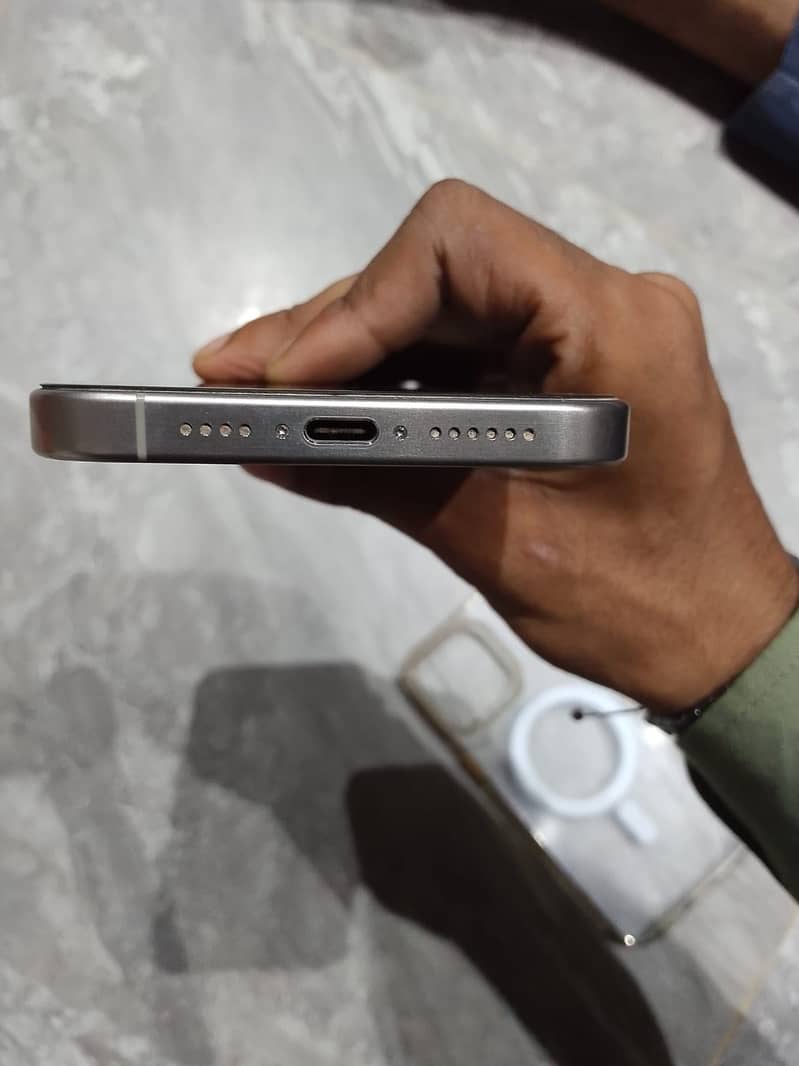 Apple iPhone 15 Pro Max 3