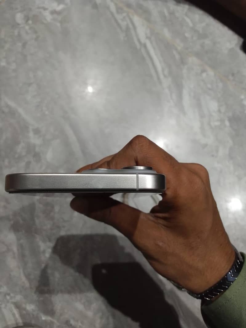 Apple iPhone 15 Pro Max 4