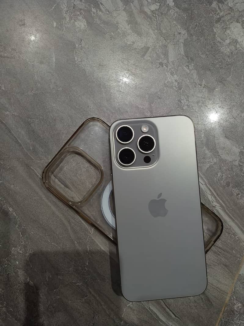 Apple iPhone 15 Pro Max 5
