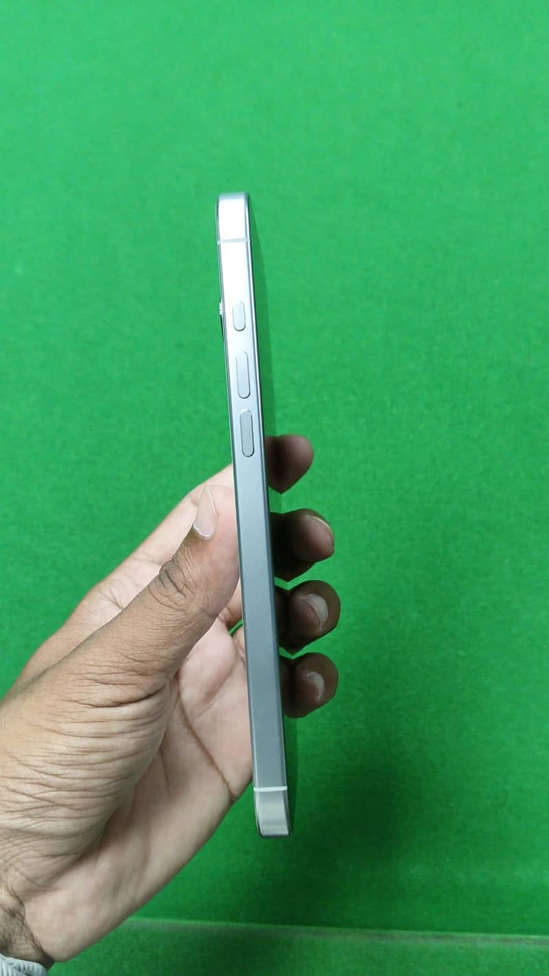 Apple iPhone 16 Pro Max 2