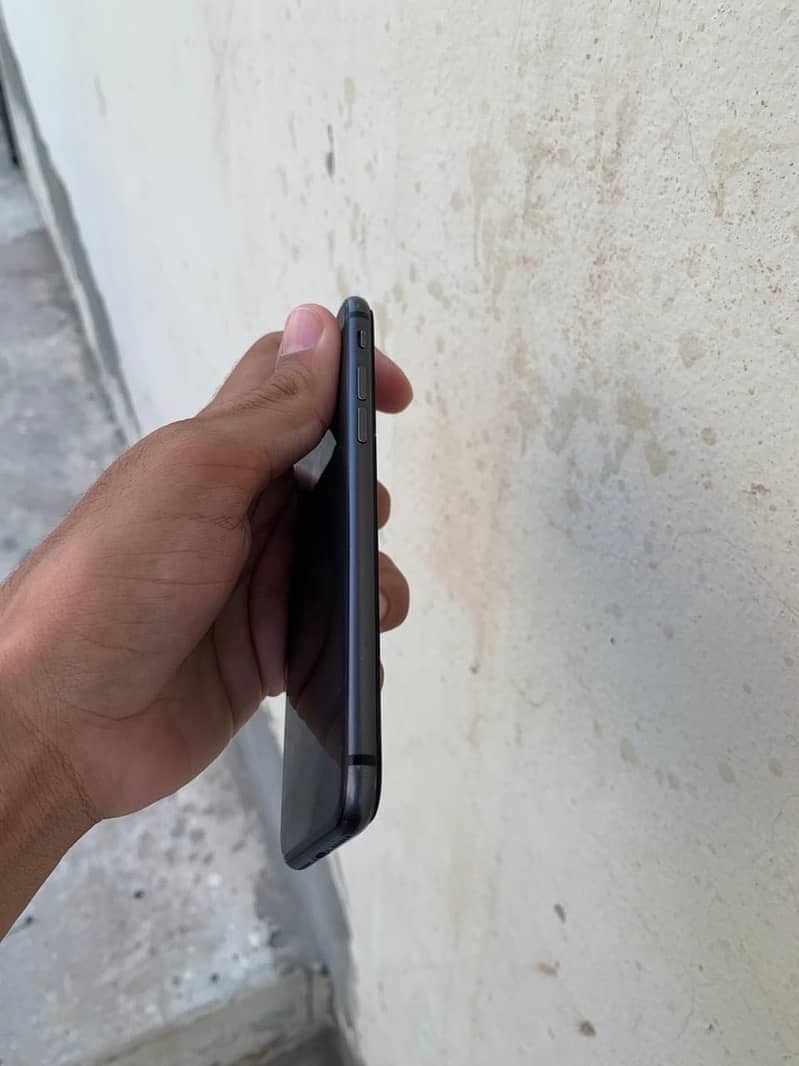 Apple iPhone 8 3
