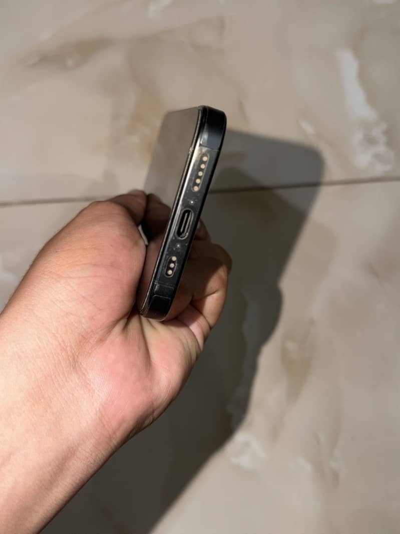 I phone 15 pro 4