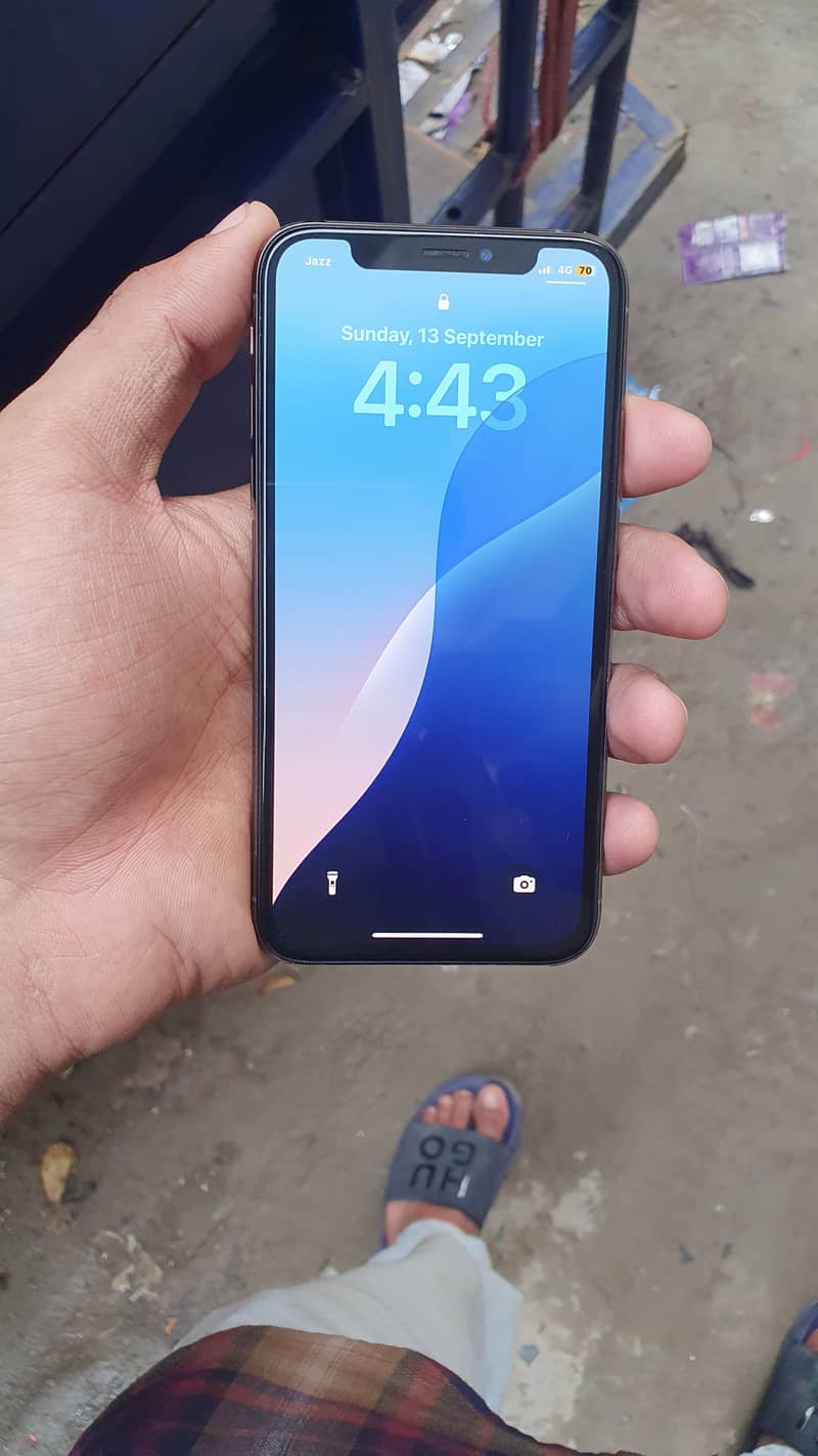 Apple iPhone XS 3