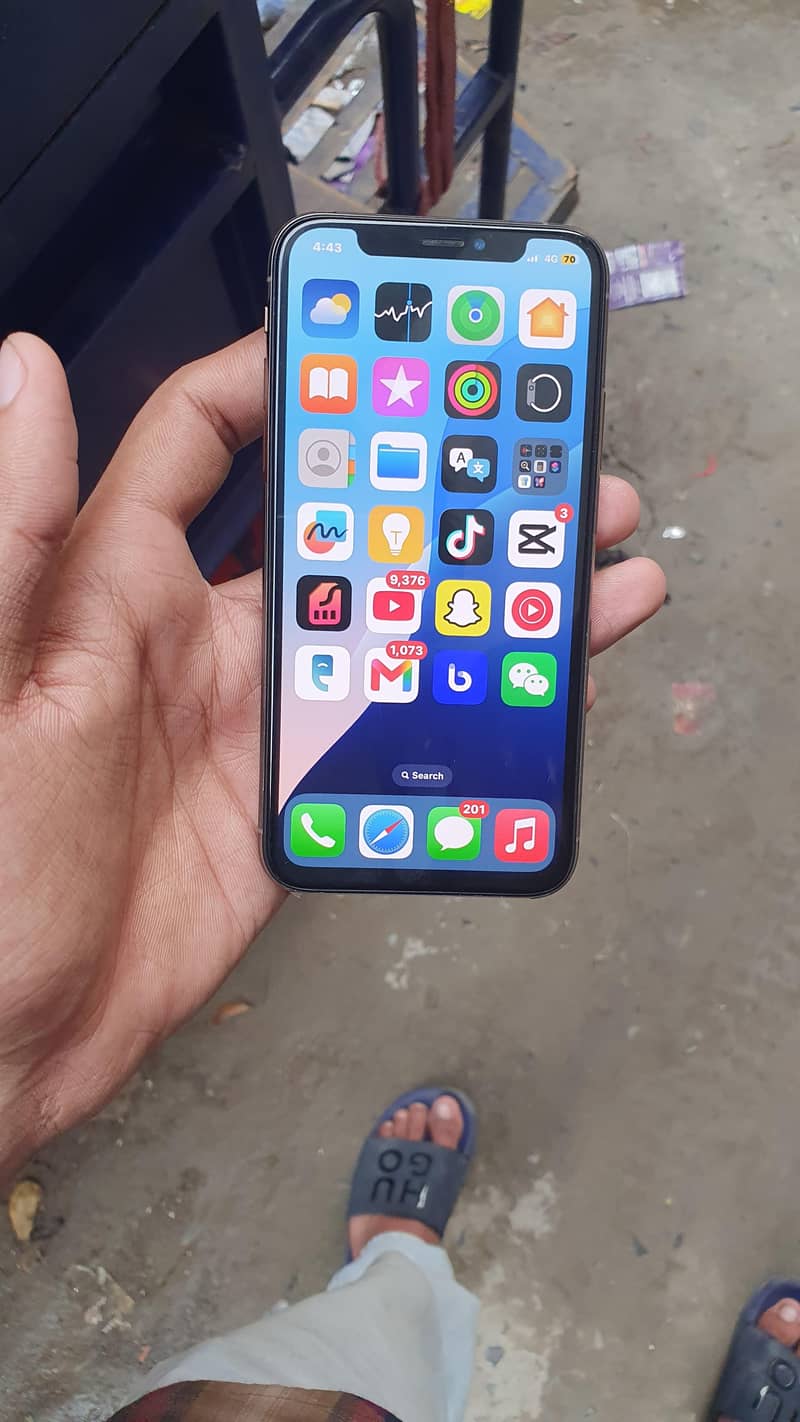 Apple iPhone XS 4