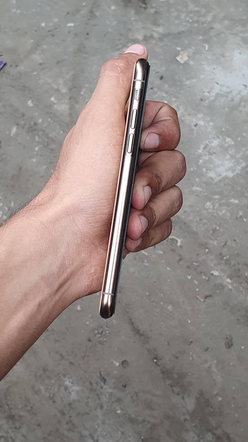 Apple iPhone XS 5