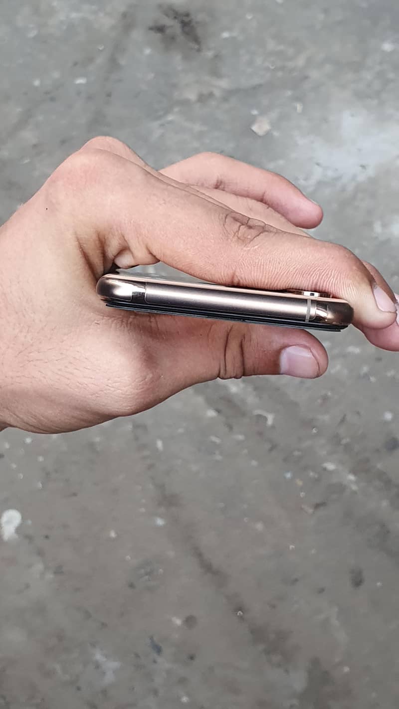 Apple iPhone XS 6
