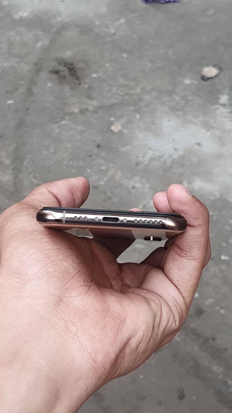 Apple iPhone XS 7