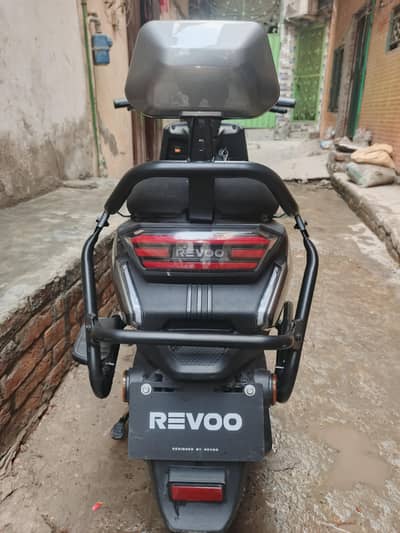 Revo Electric Bike in Excellent Condition