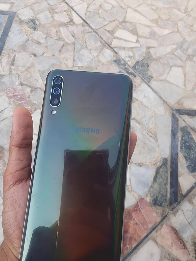 Samsung Mobile A70 0