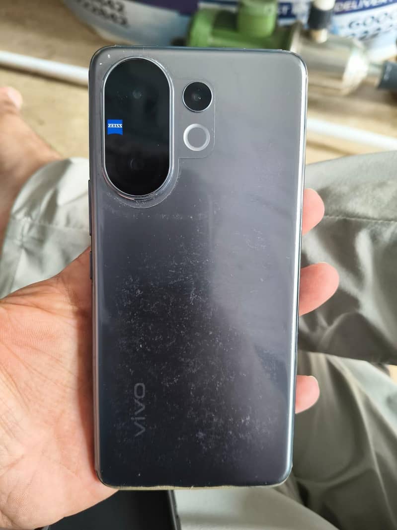 Vivo V60 1