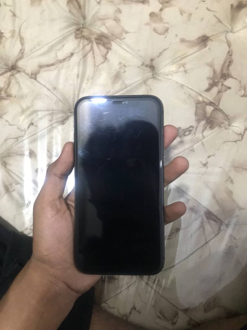 Apple iPhone 11 4