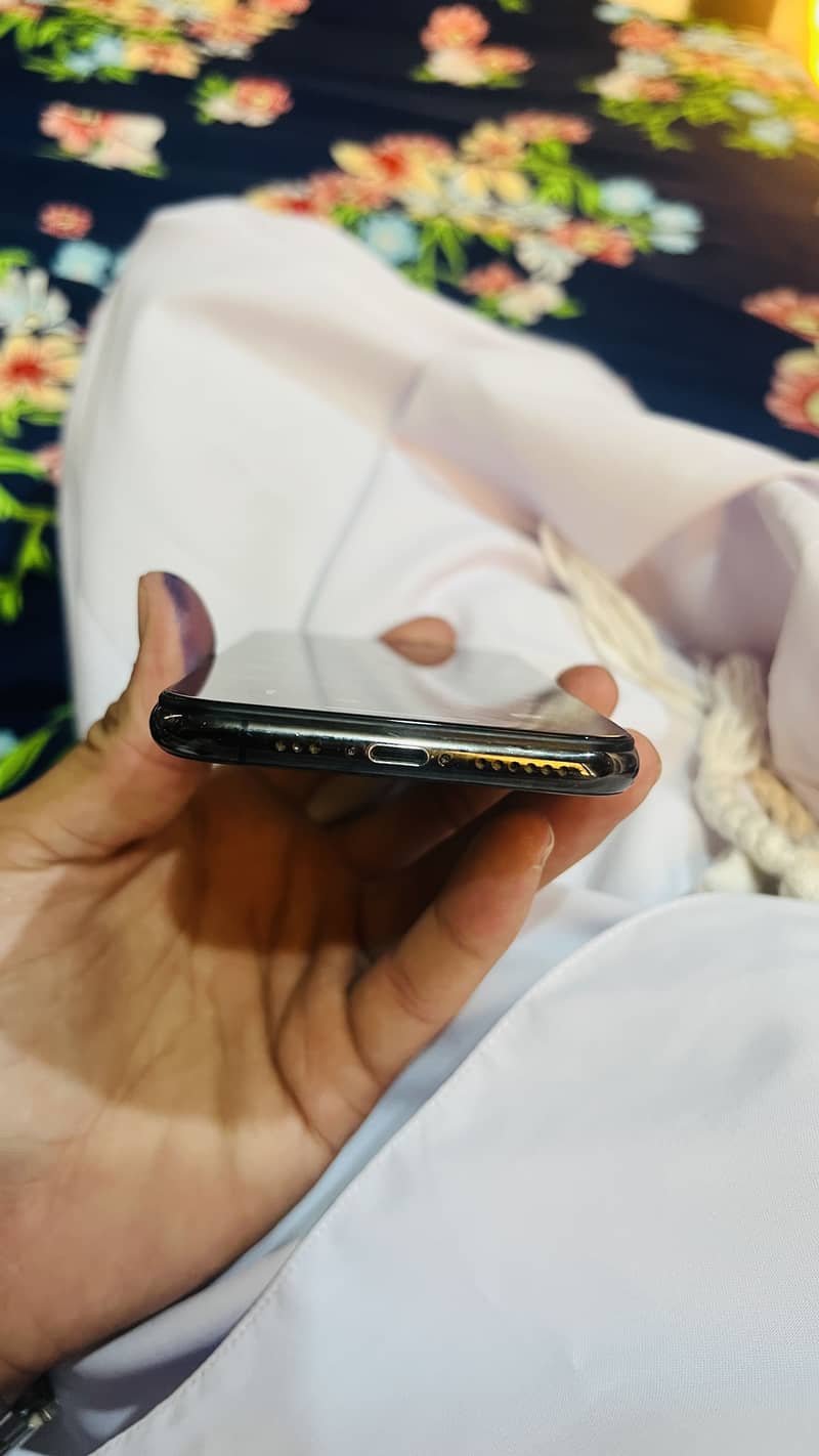 Apple iPhone XS 1