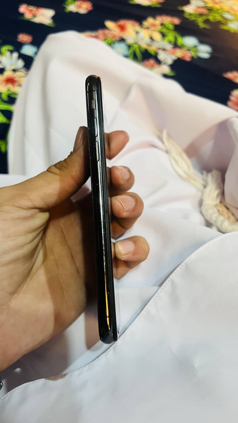 Apple iPhone XS 4