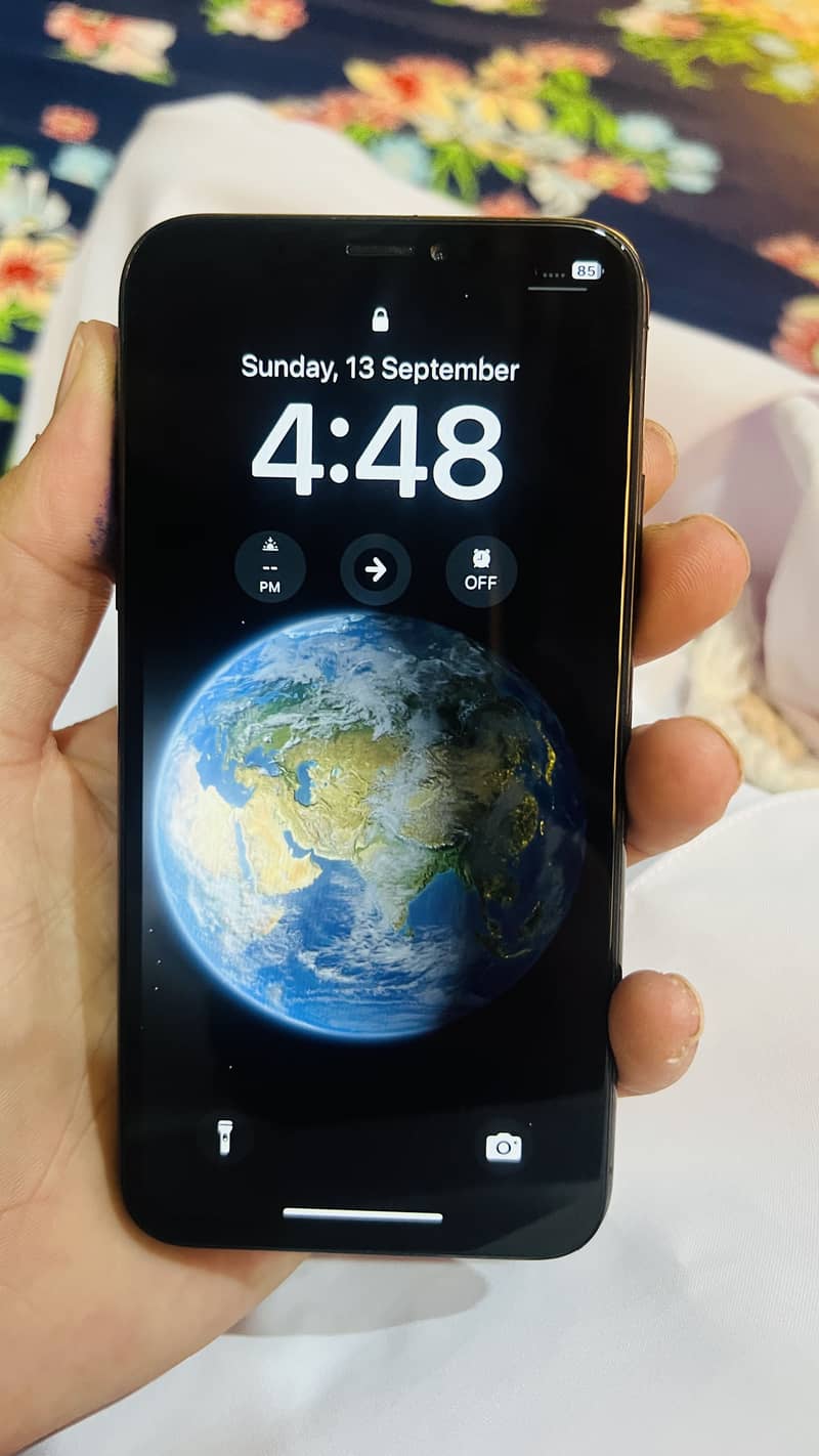 Apple iPhone XS 7