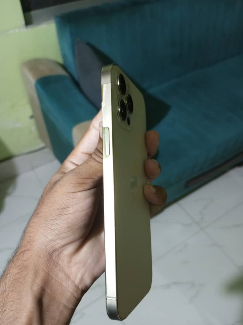 Apple iPhone 12 2