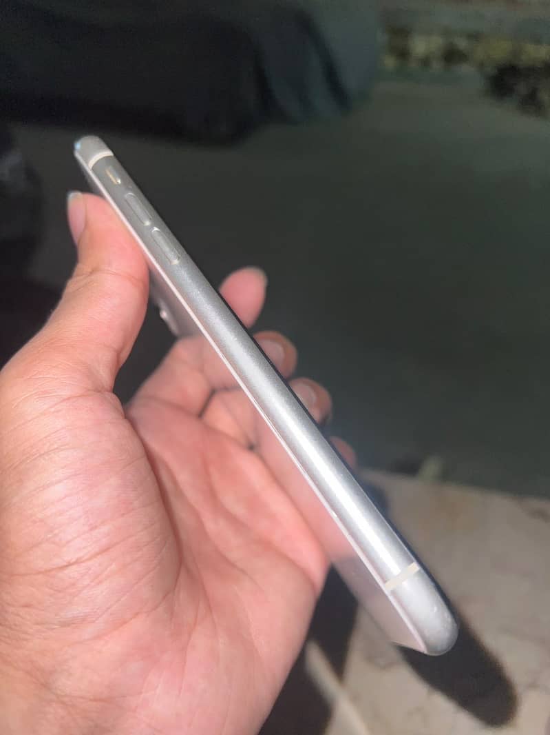 Apple iPhone 11 0