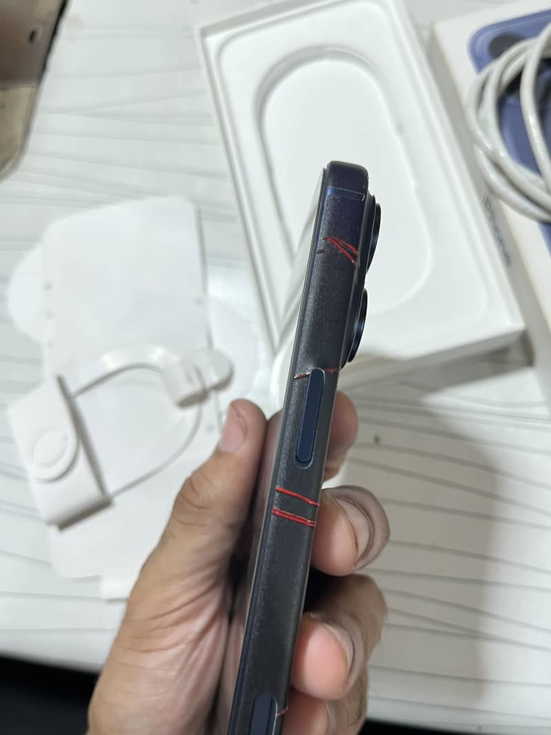 Apple iPhone 17 Pro Max 4