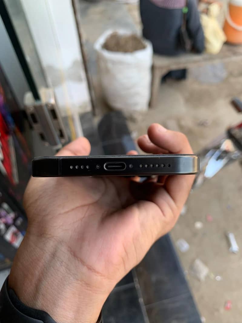 Apple iPhone 15 Pro Max 1