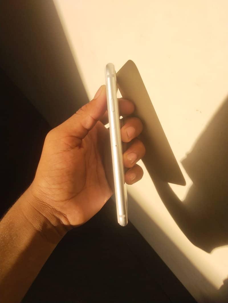 Apple iPhone 8 1