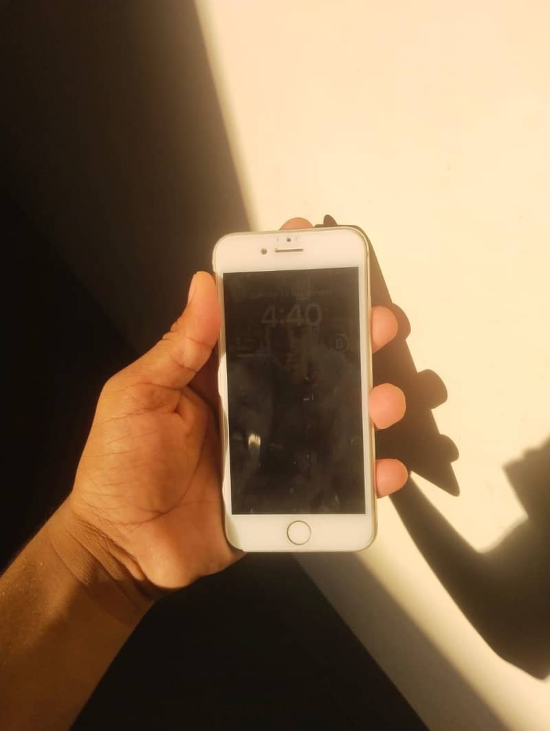 Apple iPhone 8 3