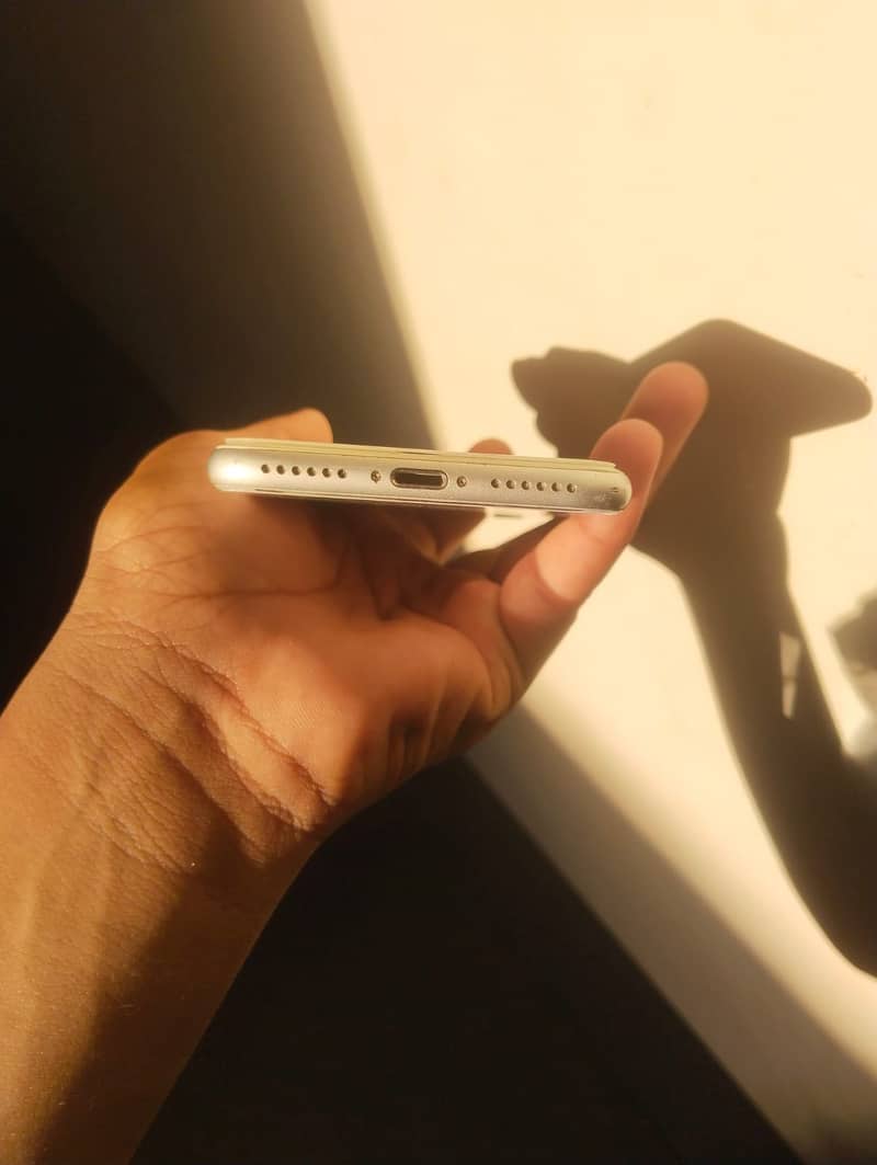 Apple iPhone 8 5