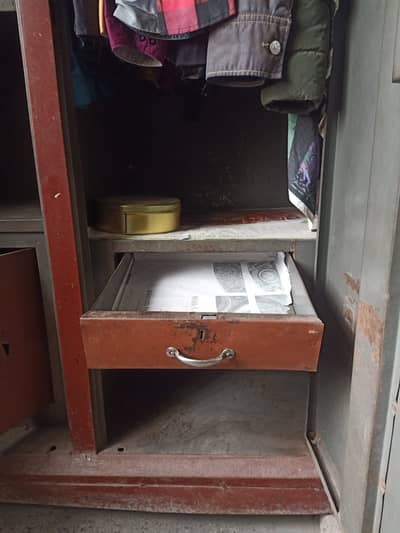Heavy Iron Steel Almirah 2 Door – Used, Strong & Spacious