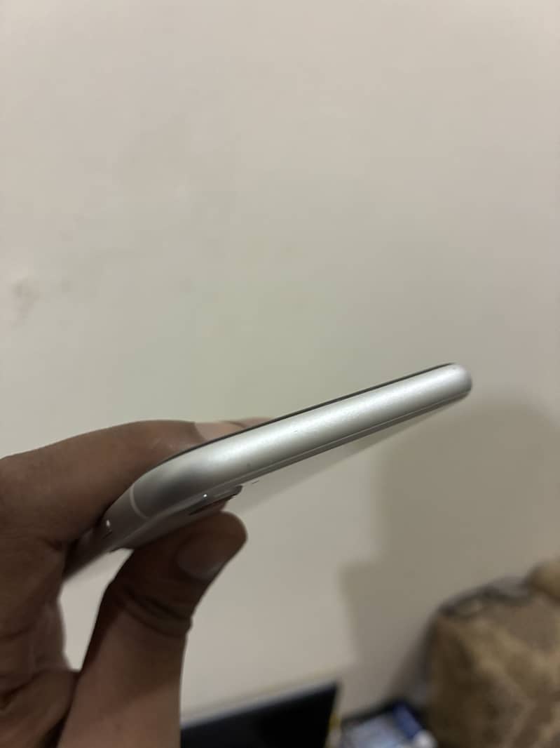 Apple iPhone SE 2020 1