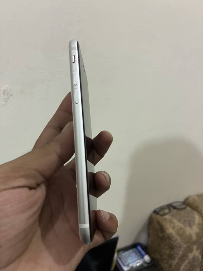 Apple iPhone SE 2020 3