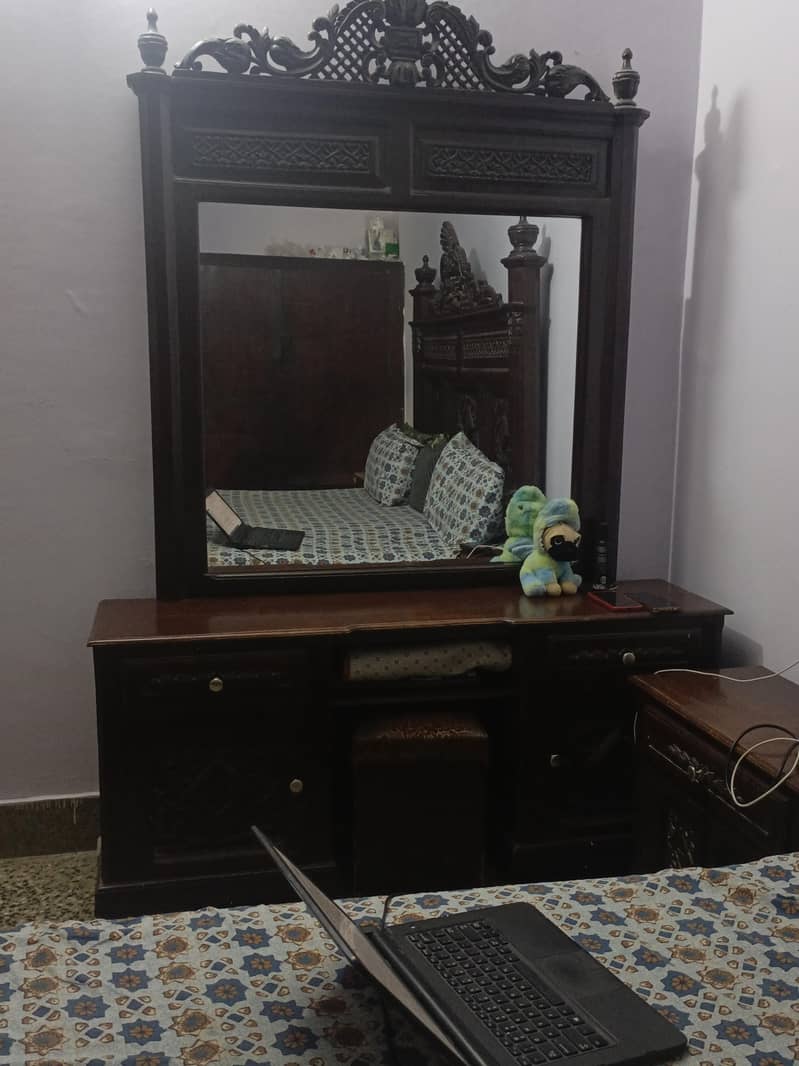 dressing table 1