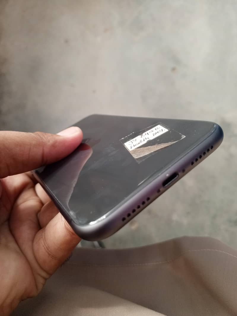 Apple iPhone 11 7